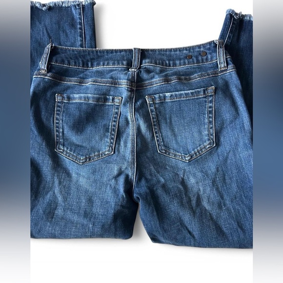 Cabi Women’s Cropped High Straight Leg Distressed Denim Jeans - Size 4 - Picture 5 of 7